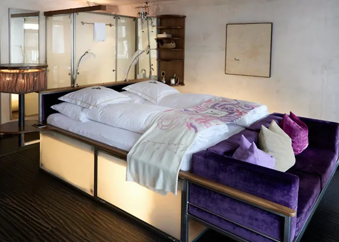 Backstage Boutique 4*