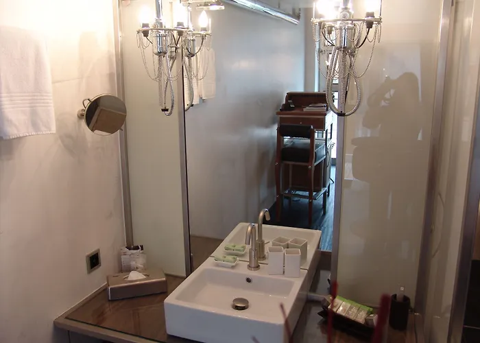 Backstage Boutique 4*